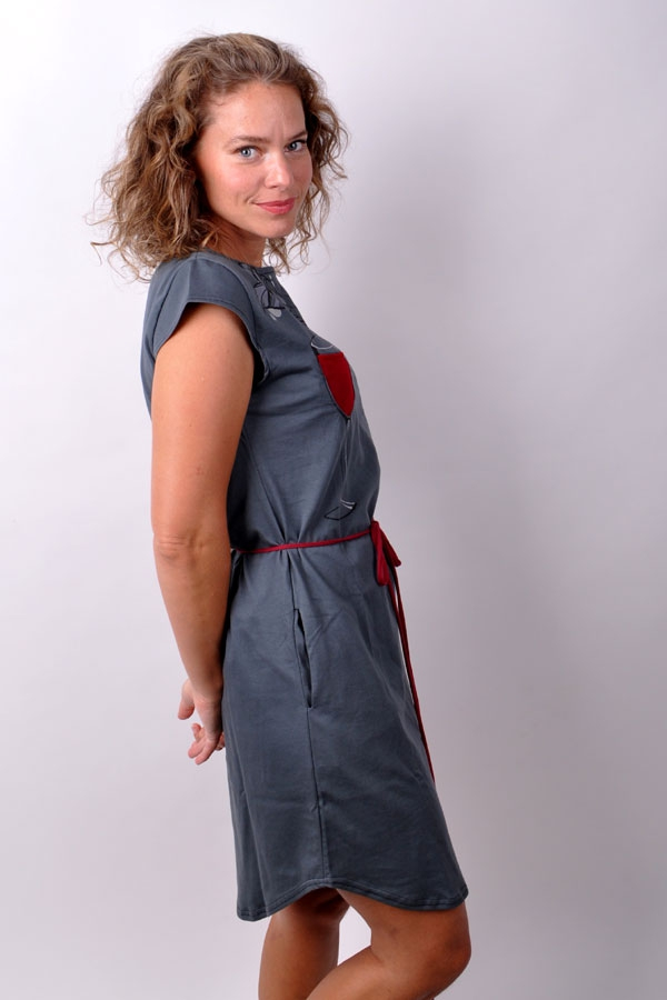 VeritasiX dress / grey / white or red wine